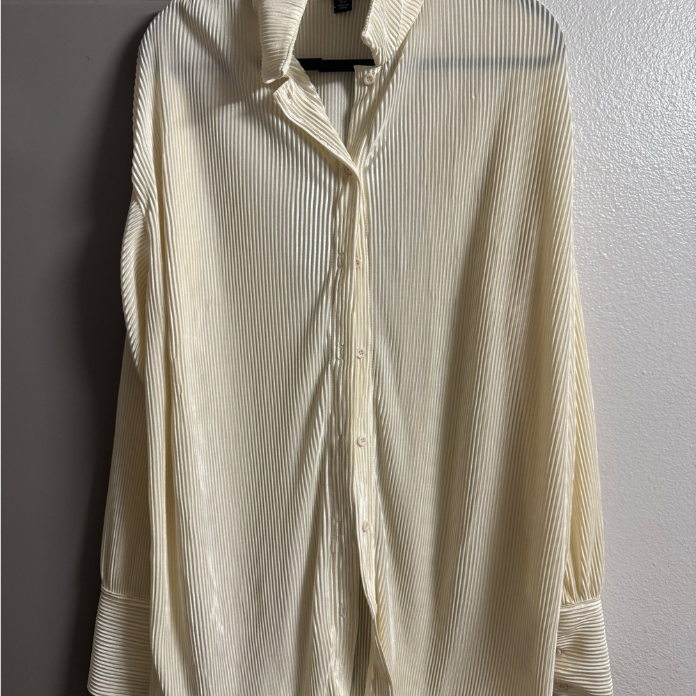 PrettyLittleThing Cream Řibbed Button Down Shirt